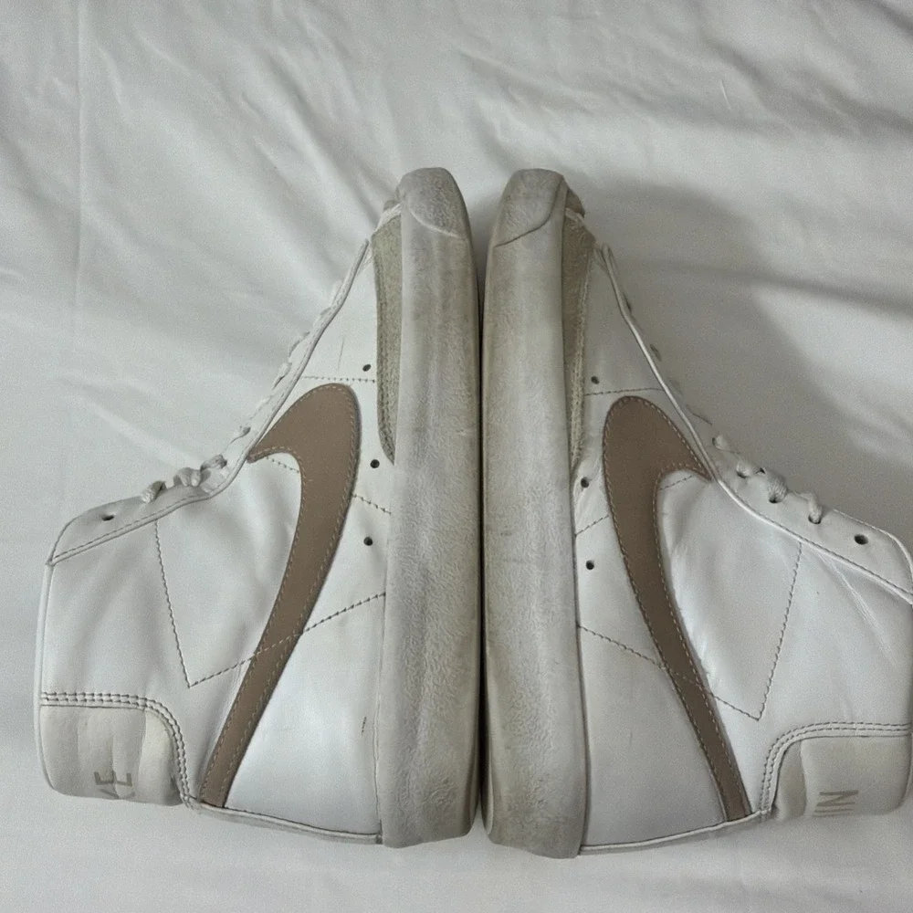 Nike Blazer Mid 77 Women's Size 10 US CZ1055-118 White Pink Athletic Shoes‎ Gym